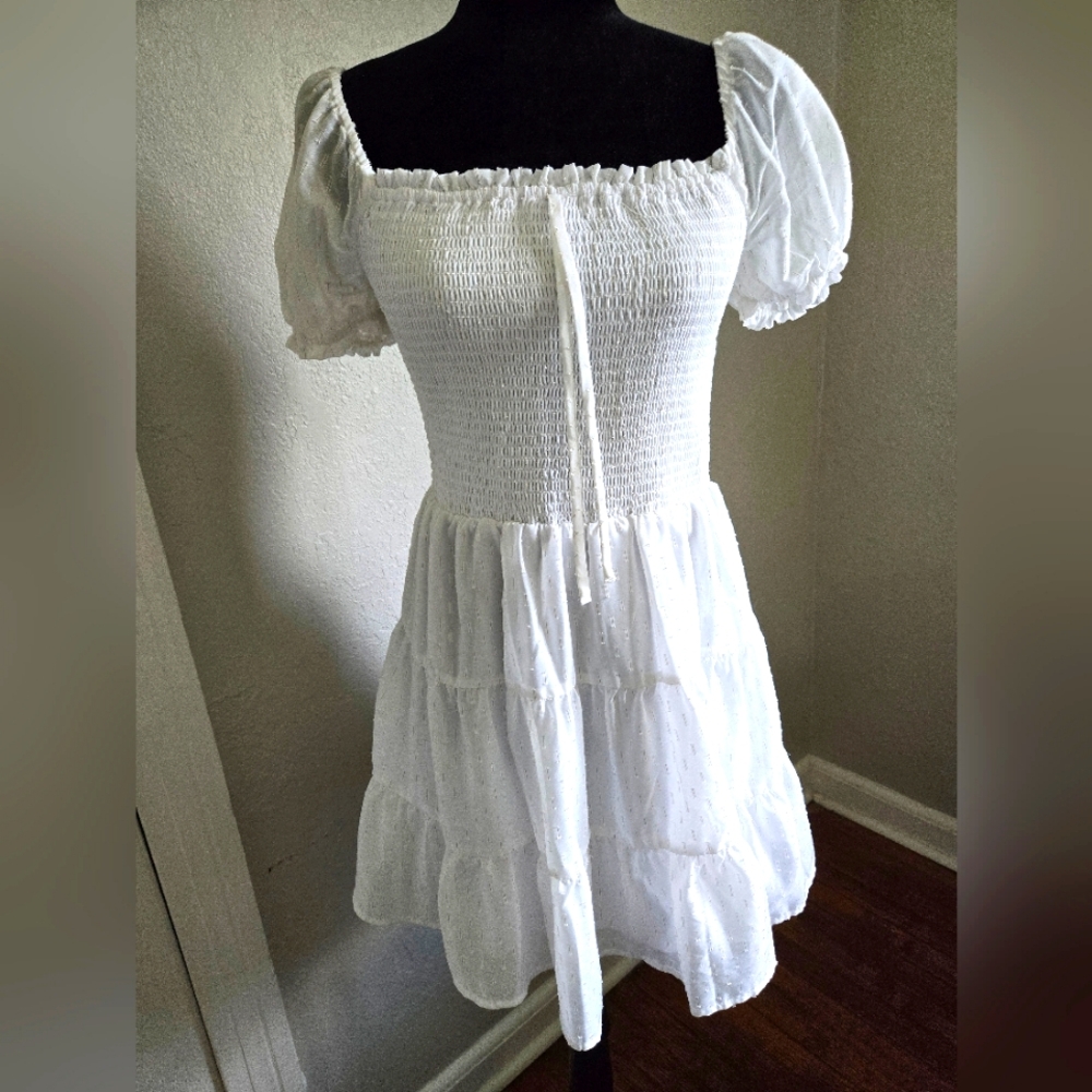 White mini dress size : medium
